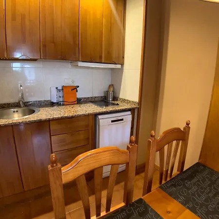 Lagos بيناسكي